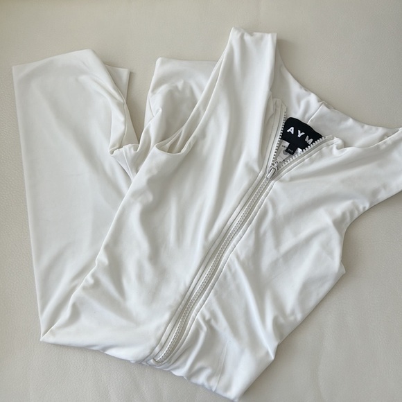 AYM White Half Zip Bodysuit Shorts - Picture 1 of 5